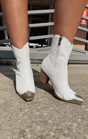 Dakota Cowgirl Boots