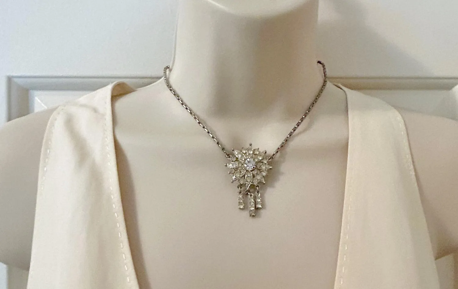 Old World Charm Vintage Rhinestone Necklace Necklace with Drops