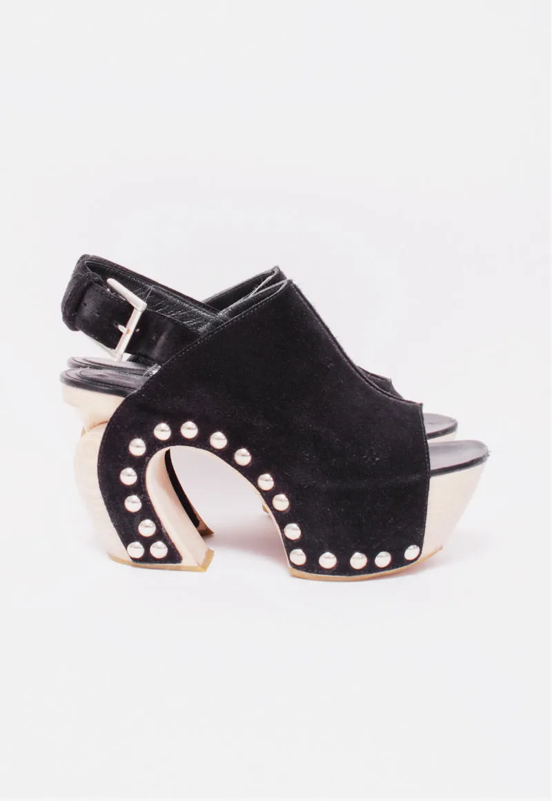 STUDDED CLOGS