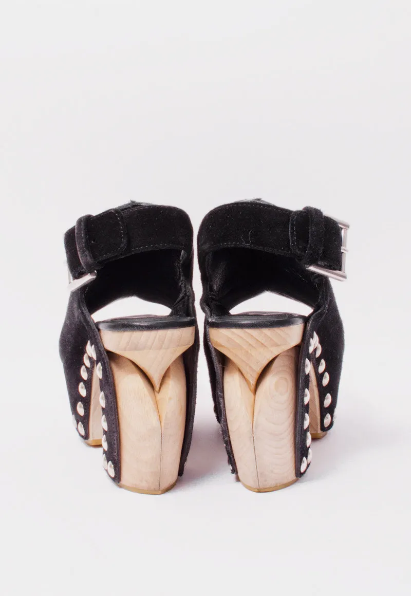 STUDDED CLOGS