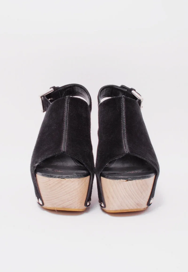 STUDDED CLOGS