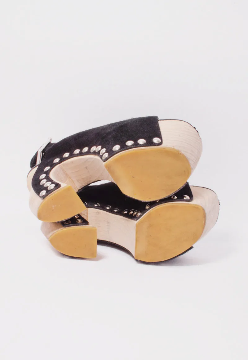 STUDDED CLOGS